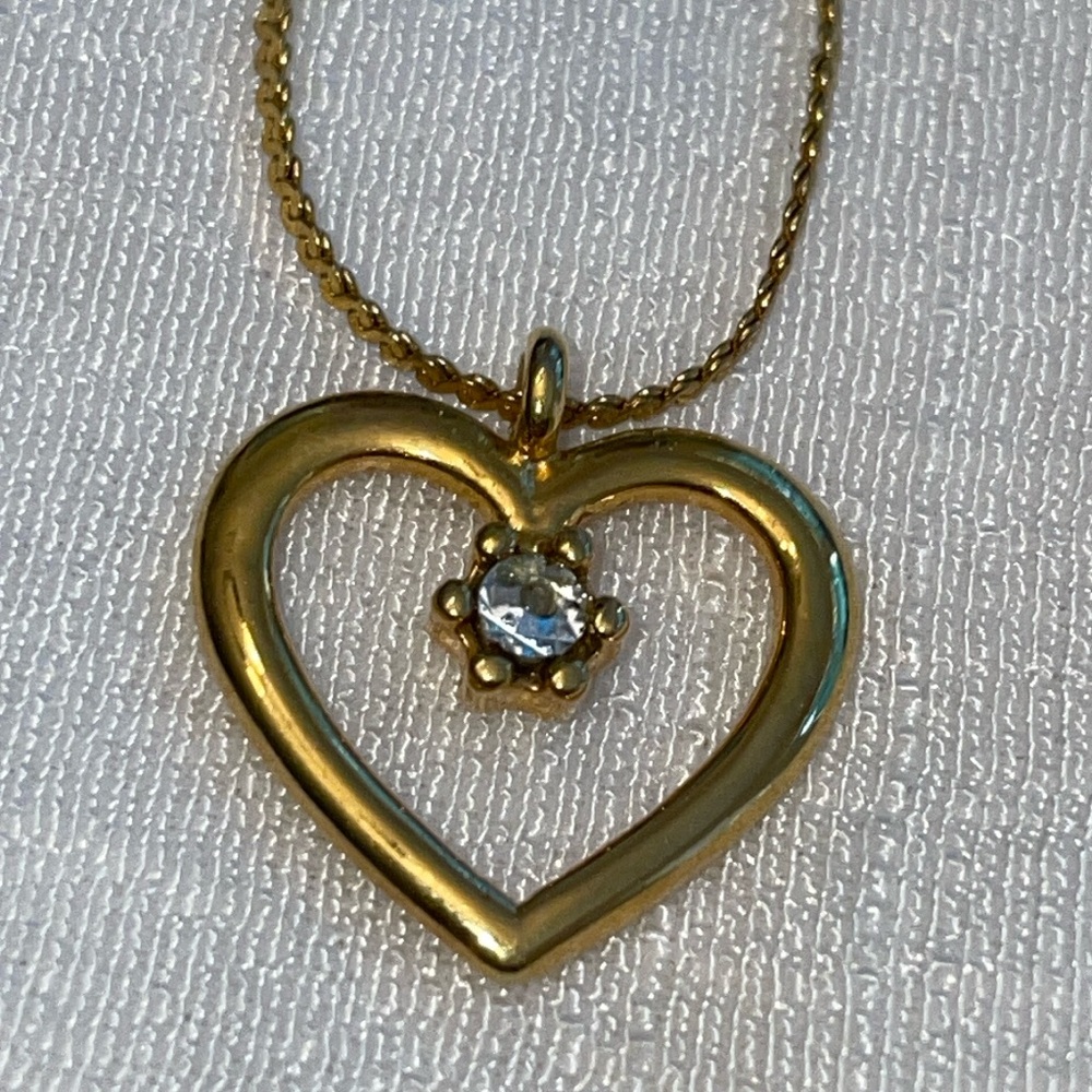 Vintage gold tone bright white cut crystal rhinestone smooth heart necklace spri